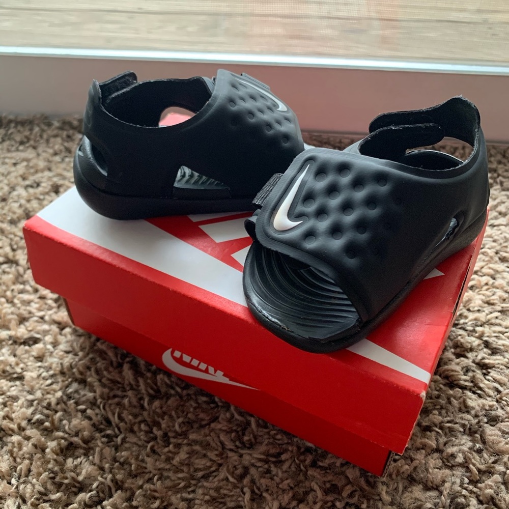 Pre-Loved Nike Sandals  🖤